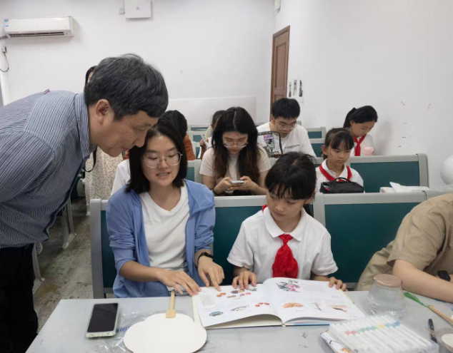 小种子中学阶段学生们能够体会实践科学